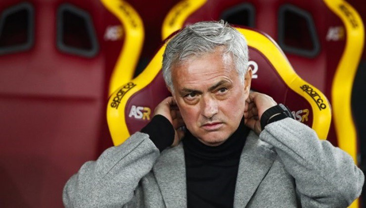 Mourinho dỗi, tính chuyện rời Roma